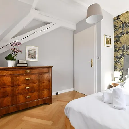 Romantique Fly Me To The Moon Apartment