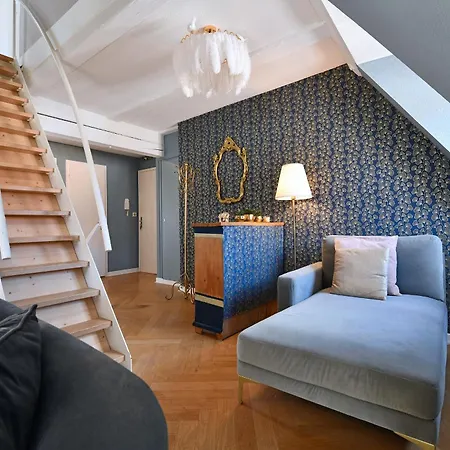 Romantique Fly Me To The Moon Apartment